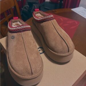 Tazz II UGG Women’s Chestnut Slip-On Clog with Red Accent